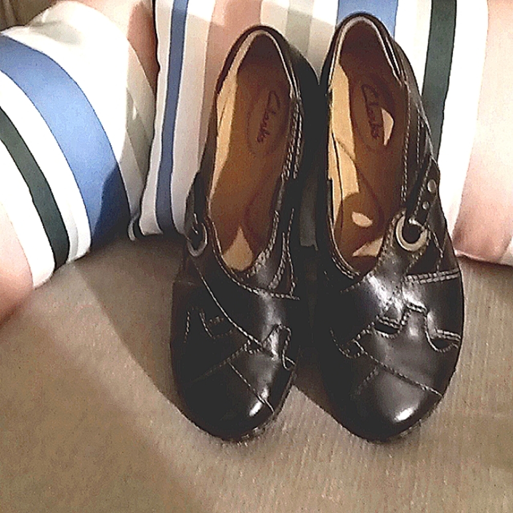 Walking shoes